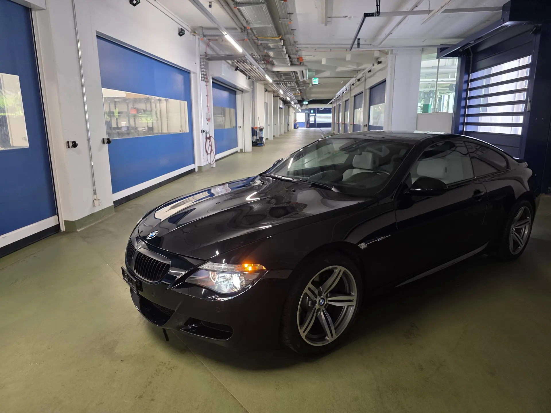 BMW M6 SMG 2010 — Coupé sportif 507 ch, kilométrage modéré — Außenansicht