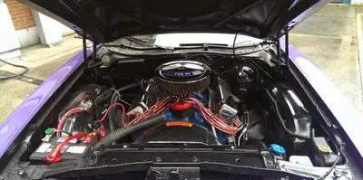 Ford Gran Torino 1973 — Muscle car légendaire, violet métallisé, 29 000 km — détail
