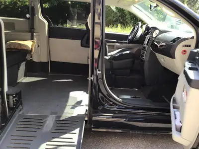 Chrysler Grand Voyager 2.8 CRD — Monospace 7 places, diesel économique et fiable — interni