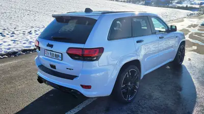 Jeep Grand Cherokee 6.4 V8 HEMI SRT8 — Puissance brute et polyvalence americana — arrière