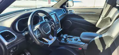 Jeep Grand Cherokee 6.4 V8 HEMI SRT8 — Puissance brute et polyvalence americana — Miniature 8