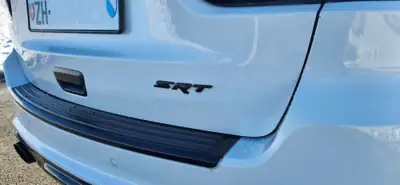 Jeep Grand Cherokee 6.4 V8 HEMI SRT8 — Puissance brute et polyvalence americana — Miniature 12