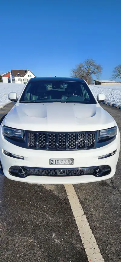 Jeep Grand Cherokee 6.4 V8 HEMI SRT8 — Puissance brute et polyvalence americana — Miniature 10