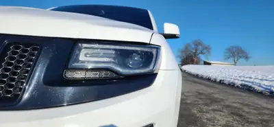 Jeep Grand Cherokee 6.4 V8 HEMI SRT8 — Puissance brute et polyvalence americana — Miniature 17