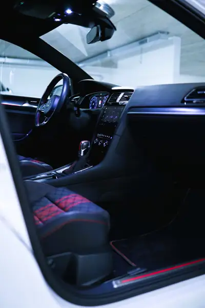 VW Golf 2.0 TSI GTI TCR DSG — Sportive affûtée, 34'900 km seulement — Miniatura 12