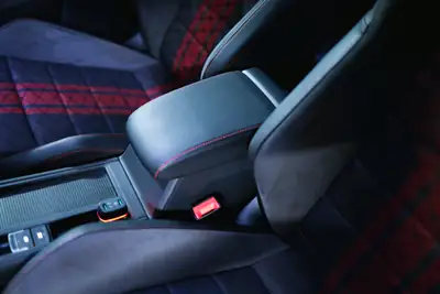 VW Golf 2.0 TSI GTI TCR DSG — Sportive affûtée, 34'900 km seulement — Miniatura 14
