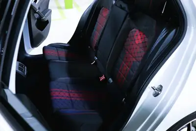 VW Golf 2.0 TSI GTI TCR DSG — Sportive affûtée, 34'900 km seulement — Miniatura 15