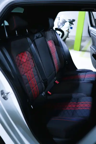 VW Golf 2.0 TSI GTI TCR DSG — Sportive affûtée, 34'900 km seulement — Miniatura 16