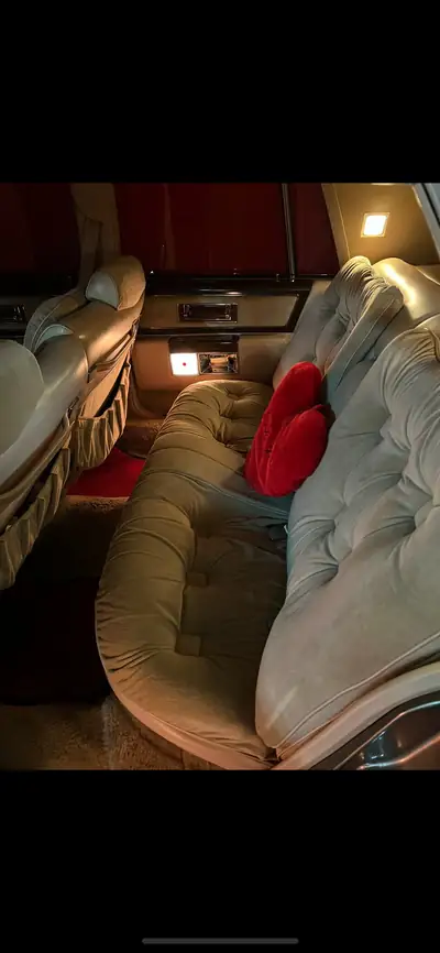 Cadillac DeVille Limousine 1978 — Véhicule de collection, état impeccable — dettaglio