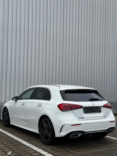 Mercedes-Benz A 250 AMG Line 4MATIC — Compacte sportive, 224 ch et traction intégrale — dettaglio