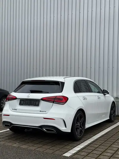 Mercedes-Benz A 250 AMG Line 4MATIC — Compacte sportive, 224 ch et traction intégrale — Miniatura 7