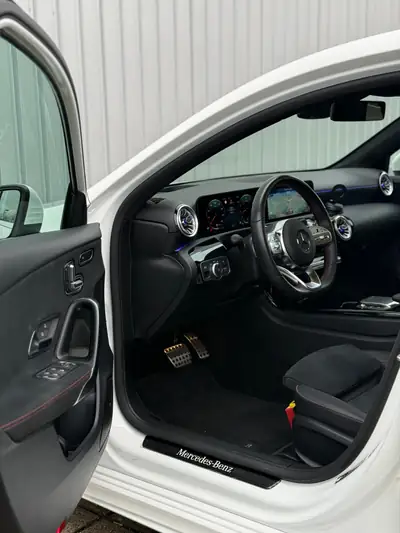 Mercedes-Benz A 250 AMG Line 4MATIC — Compacte sportive, 224 ch et traction intégrale — Miniatura 8