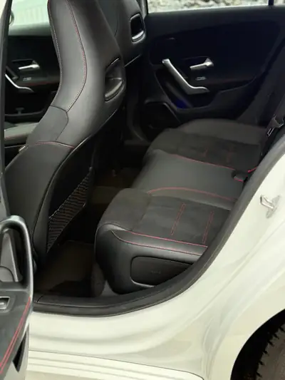 Mercedes-Benz A 250 AMG Line 4MATIC — Compacte sportive, 224 ch et traction intégrale — Miniatura 10