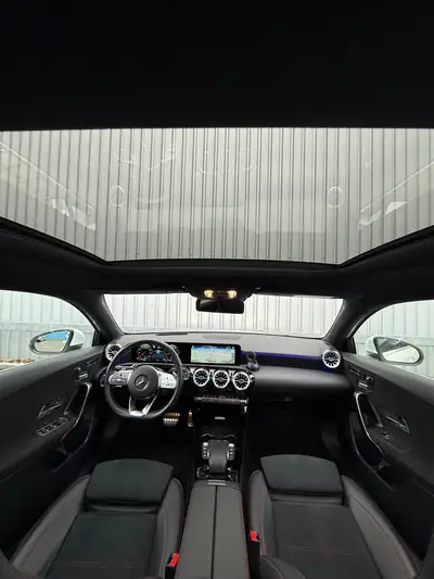 Mercedes-Benz A 250 AMG Line 4MATIC — Compacte sportive, 224 ch et traction intégrale — Miniatura 14