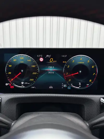 Mercedes-Benz A 250 AMG Line 4MATIC — Compacte sportive, 224 ch et traction intégrale — Miniatura 18