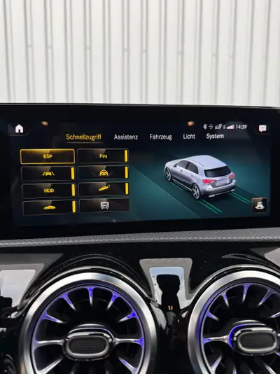 Mercedes-Benz A 250 AMG Line 4MATIC — Compacte sportive, 224 ch et traction intégrale — Miniatura 21