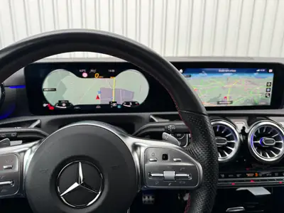 Mercedes-Benz A 250 AMG Line 4MATIC — Compacte sportive, 224 ch et traction intégrale — Miniatura 19