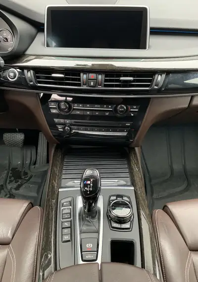 BMW X5 xDrive M50d — SUV premium diesel, 381 ch et équipement complet — Miniature 12