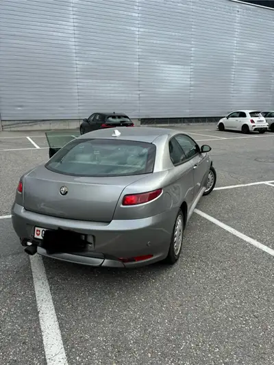 Alfa Romeo GT 2.0 JTS Distinctive — Coupé sportif élégant, entretien suivi — Seitenansicht