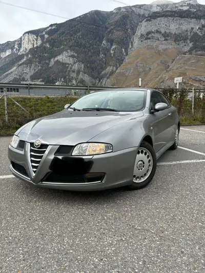 Alfa Romeo GT 2.0 JTS Distinctive — Coupé sportif élégant, entretien suivi — Außenansicht