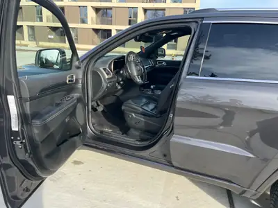 Jeep Grand Cherokee 3.6 V6 Overland — SUV 7 places robuste, sans accident — Innenraum