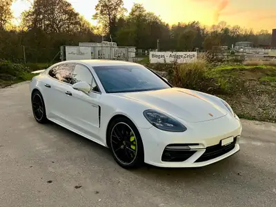 Porsche Panamera Turbo S E-Hybrid — Berline sportive hybride rechargeable, 680 ch — rear view