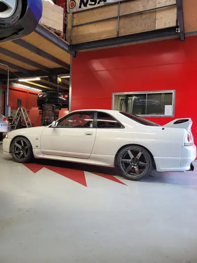 Nissan Skyline GTR R33 — Le coupé sportif culte des années 90 avec moteur RB26DETT — Außenansicht