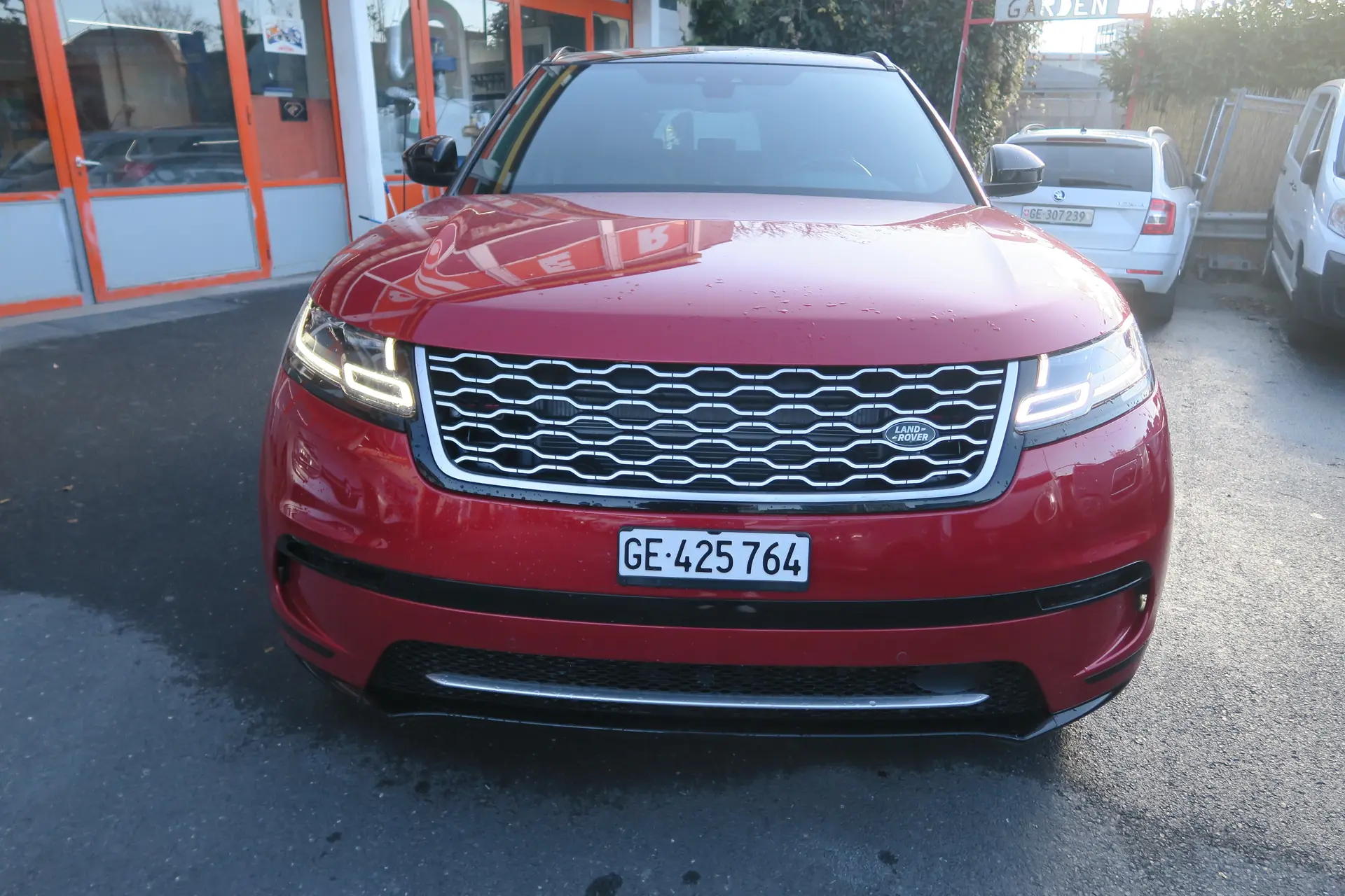 Range Rover Velar P 250 SE — SUV premium britannique, 82'000 km, sans sinistre — vue extérieure