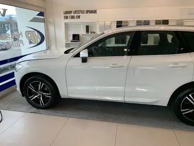 Volvo XC60 D4 AWD R-Design — SUV robuste, tout-terrain, entretien complet — interior