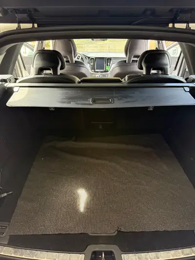 Volvo XC60 D4 AWD R-Design — SUV robuste, tout-terrain, entretien complet — Thumbnail 11