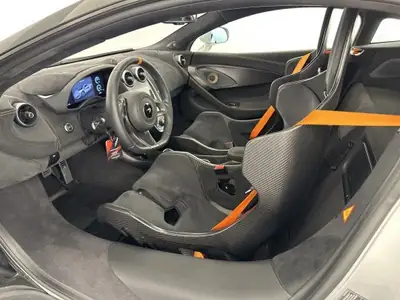 McLaren 600LT Coupé — Supercar V8 600 ch, première main, historique complet — dashboard