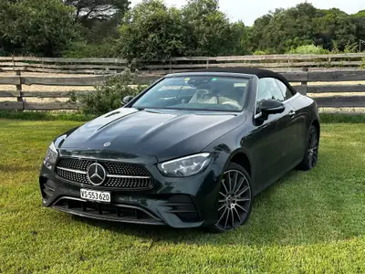 Mercedes-Benz E 450 AMG Line Cabriolet — Élégance décapotable et performance hybride — Außenansicht