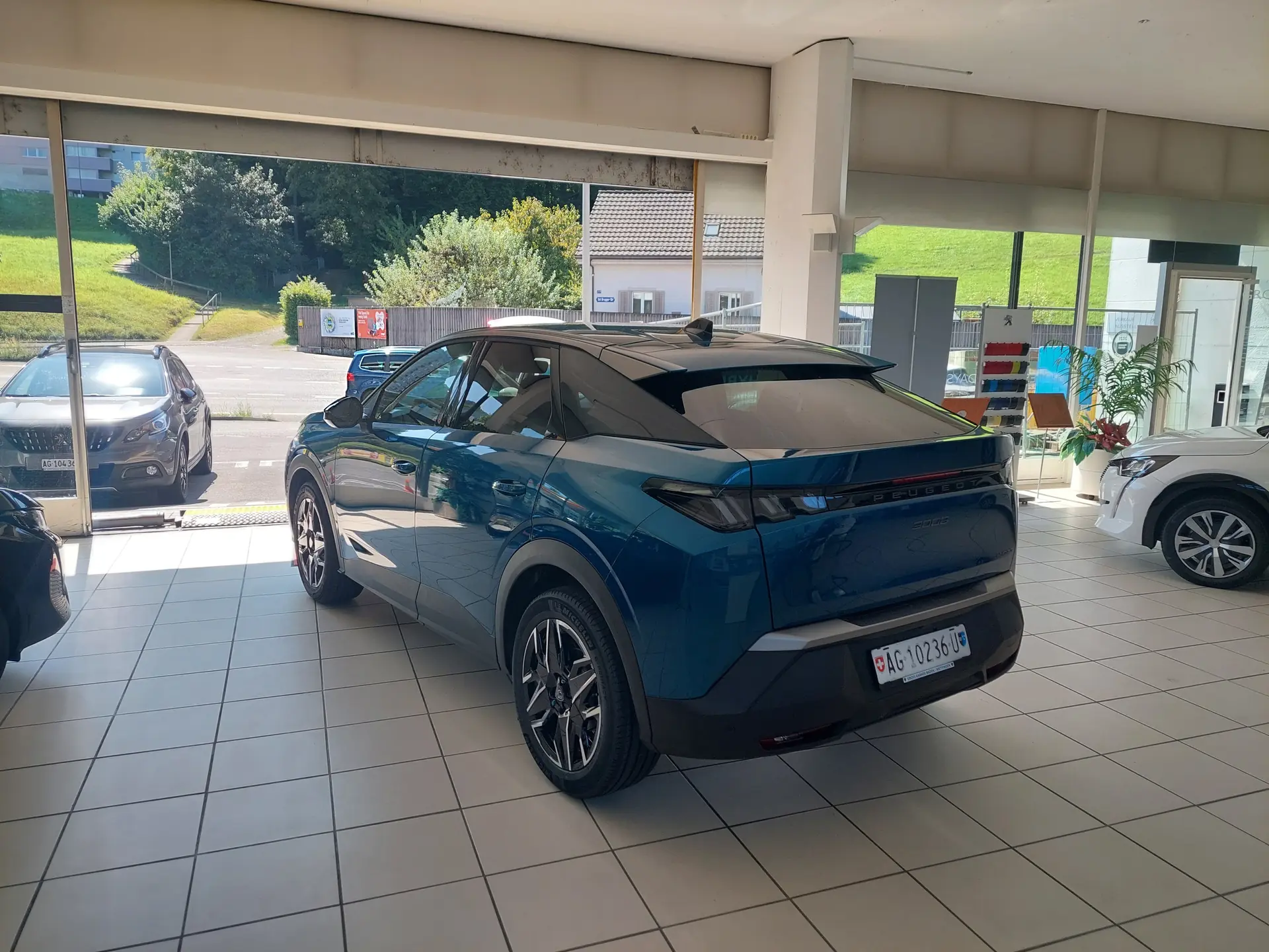 Peugeot 3008 136 e-DSC6 Hybrid Allure — SUV hybride économe, 6000 km seulement