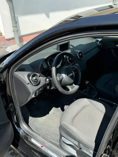 Audi A1 Sportback 1.6 TDI Ambition — Citadine économique et fiable, sans accident — Innenraum