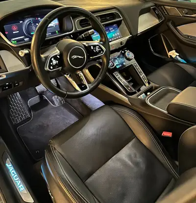 Jaguar I-PACE EV400 HSE AWD — Le SUV électrique britannique haute performance, 67'000 km — interior