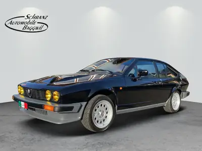Alfa Romeo GTV 6 2.5 — Coupé sportif des années 80, 160 ch authentiques — Außenansicht