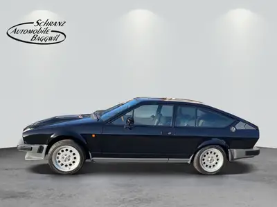 Alfa Romeo GTV 6 2.5 — Coupé sportif des années 80, 160 ch authentiques — Armaturenbrett