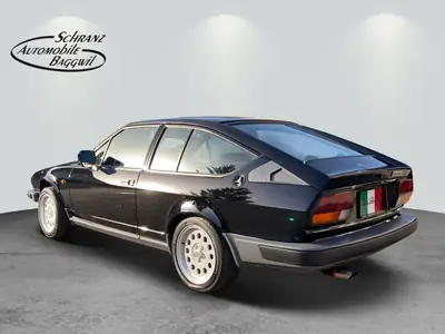 Alfa Romeo GTV 6 2.5 — Coupé sportif des années 80, 160 ch authentiques — Innenraum