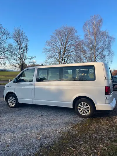VW T6.1 Caravelle — Monospace 8 places diesel, transmission automatique DSG — vista posteriore