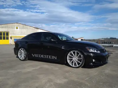 Lexus IS F Automatic — Berline sportive 423 ch, très faible kilométrage — vue extérieure