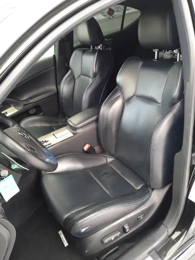 Lexus IS F Automatic — Berline sportive 423 ch, très faible kilométrage — détail