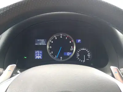 Lexus IS F Automatic — Berline sportive 423 ch, très faible kilométrage — Miniature 7