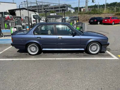 BMW-Alpina B3 2.7 Allrad — Berline sportive des années 80, transmission intégrale et moteur atmosphérique — Seitenansicht