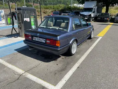 BMW-Alpina B3 2.7 Allrad — Berline sportive des années 80, transmission intégrale et moteur atmosphérique — Heckansicht