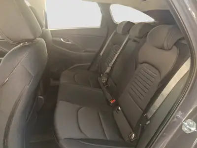 Hyundai i30 Wagon 1.5 T-GDi Amplia 48V — Monospace écologique avec mild-hybrid — Miniature 11