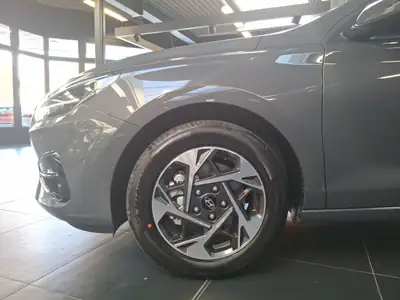 Hyundai i30 Wagon 1.5 T-GDi Amplia 48V — Monospace écologique avec mild-hybrid — Miniature 16