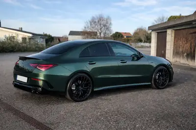 Mercedes-Benz CLA 35 AMG — Berline sportive 306 ch, transmission intégrale — side view