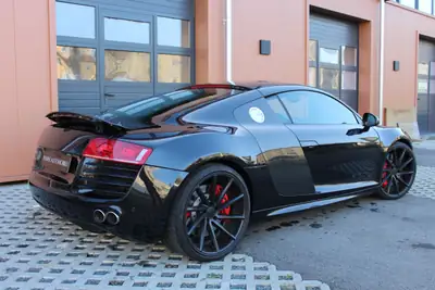 Audi R8 Coupé 4.2 FSI — Supercar légendaire, carbone intégral, sans accident — intérieur