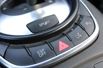 Audi R8 Coupé 4.2 FSI — Supercar légendaire, carbone intégral, sans accident — Miniature 24