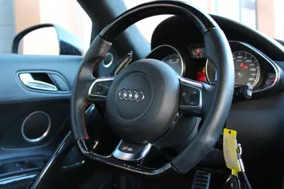 Audi R8 Coupé 4.2 FSI — Supercar légendaire, carbone intégral, sans accident — Miniature 26